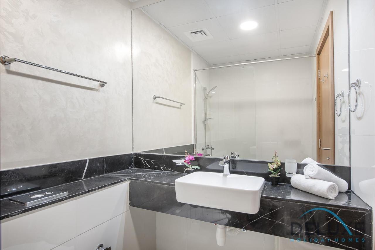 Intimate Studio At Millennium Binghatti Residence Business Bay By Deluxe Holiday Homes Dubai Exterior photo